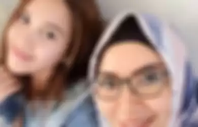 Umi Kalsum dan Ayu Ting Ting