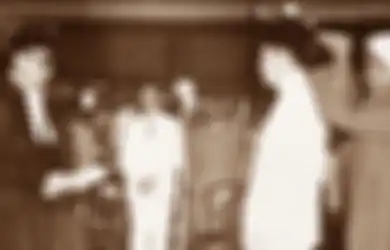'Aku Jongkok di Sana Dekat Got dan Tempat Sampah, Menyantap Sate dengan Lahap..' Ketika Soekarno 'Dilantik' Jadi Presiden Pertama Indonesia