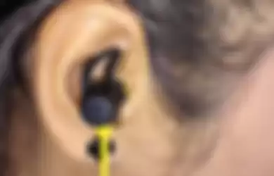 realme Buds Wireless saat dipakai di telinga