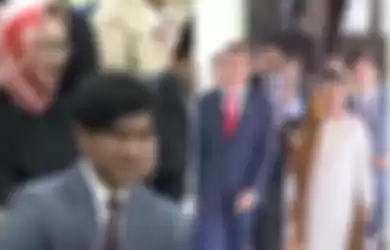 Gaya rambut Kaesang Panfarep di pelantikan Jokowi