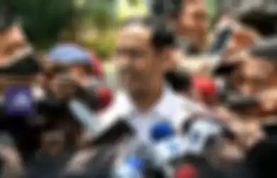 Nadiem Makarim saat keluar dari Istana Kepresidenan