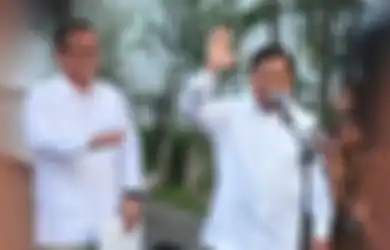 Edhy Prabowo (kiri) dan Prabowo Subianto (kanan) menghadiri undangan dari Presiden ke Istana Kepresidenan pada Senin (21/10)