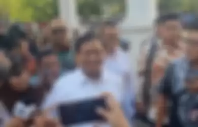 Ketua Umum Partai Gerindra Prabowo Subianto turut hadir di Istana Merdeka, Jakarta, Senin (21/10/2019). Ia datang bersama Waki Ketua Umum Partai Gerindra Edhy Prabowo. Keduanya kompak mengenakan kemeja putih lengan panjang.
