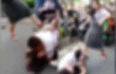 Hingga Jalannya Pincang, Wanita Ini Ditendang hingga Ditelanjangi Istri Sah di Depan Umum, Sang Suami Malah Mati-matian Lindungi Selingkuhan dari Amukan Istrinya