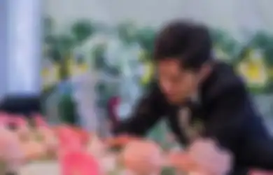 Pria Ini Lakukan Upacara Pernikahan dan Pemakaman di Saat yang Bersamaan, Alasan di Baliknya Sungguh Menyedihkan