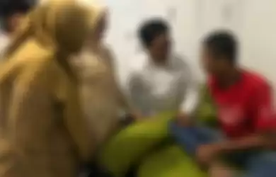 Mansyr (26) pemuda asal Bulukumba, Sulawesi Selatan yang disekap oleh orang tuanya di kamar mandi selama 9 tahun.