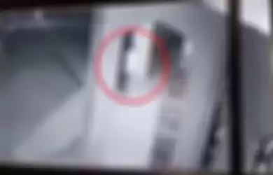 Seorang Pria Nekat Lempar Kotoran Manusia ke Dalam Masjid, Begini Kronologinya yang Terekam CCTV