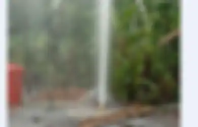 Fenomena Munculnya Semburan Air yang Bikin Heboh Orang-orang, Semburan Air Makin Tinggi hingga Linmas Berjaga Siang Malam