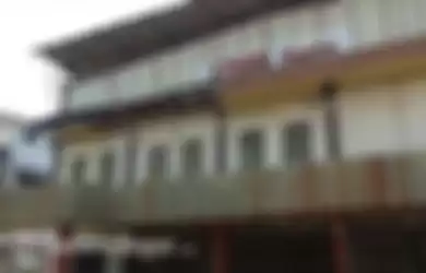 Bioskop Atoom yang berlokasi di Citeureup, Kabupaten Bogor, Jawa Barat terbengkalai 21 tahun dan dianggap horor.
