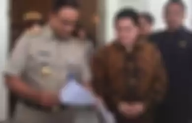 Menteri Badan Usaha Milik Negara (BUMN), Erick Tohir, bertemu Gubernur DKI Jakarta, Anies Baswedan di Balai Kota, Jakarta Pusat, Selasa (29/10/2019). 