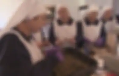 Berpenampilan Bak Biarawati, Sejatinya Mereka adalah Suster yang Percaya Keajaiban Daun Ganja