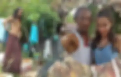'Saya Mengendarai Motor, Tapi Harus Berbalik' Kata Pria yang Tinggal di Dalam Gua, Namun  Berhasil Merayu Banyak Turis Cantik ke Rumahnya