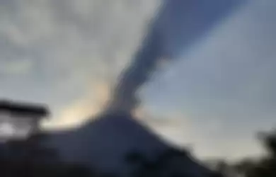 Gunung Merapi kembali mengeluarkan guguran awan panas pada Sabtu 9 November 2019 pagi