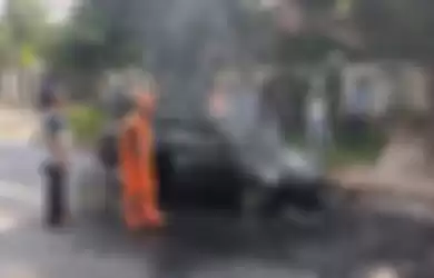 Toyota Vios terbakar dikawasan Pondok Pinang, Jaksel (8/10/2019)