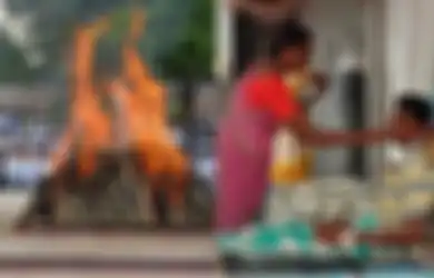 Seorang Ibu 'Menolak' Kematian Anaknya, Tiba-tiba 'Jasad' Anak Ini Hidup Kembali Tepat Saat Akan Dikremasi