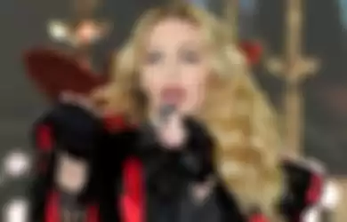 Madonna, salah satu artis Hollywood yang hobi merajut di sela-sela kesibukannya sebagai penyanyi. Manfaatnya ternyata menakjubkan.