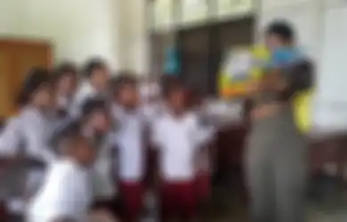 Saat Pendapatan Guru di Jakarta Capai Belasan Juta, Gaji Guru di Pedalaman Papua Hanya Bisa untuk Beli Air Bersih dan Minyak Tanah