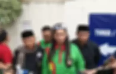 LSM KPK laporkan Atta Halilintar di Polda Metro Jaya, Semanggi, Jakarta Selatan, Rabu (13/11/2019). Terlihat di dalamnya Ketua LSM KPK Firdaus Oiwobo.