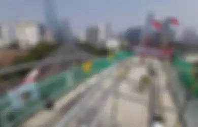 Suasana di atas Jembatan Lengkung Bentang Panjang Kuningan (Long Span Kuningan) LRT Jabodebek yang terletak di persimpangan Jalan HR Rasuna Said dan Jalan Gatot Subroto, Jakarta, Senin (11/11/2019)