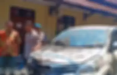 Apes banget warga Madiun pemilik Toyota Avanza yang jadi sasaran patah hati Wawan Saputra.