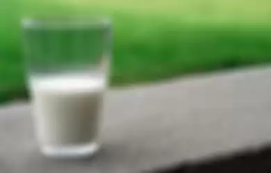 Minum susu dengan obat, amankah?