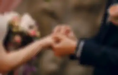 Datang ke Pesta Pernikahan, Wanita ini Terkejut Sosok Mempelai Prianya adalah Suaminya Sendiri, Sementara Pengantin Pria Lakukan Hal Ini