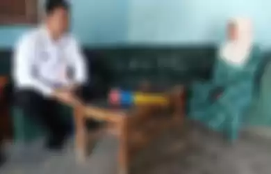 Kepala Dinas Pendidikan Kabupaten Magetan Suwoto yang langsung mendatangi rumah siswa kecanduan game online. Demi bermain game online siswa AD membolos hingga 4 bulan.