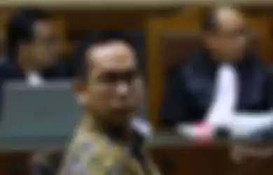 Terdakwa Tubagus Chaeri Wardana alias Wawan menjalani sidang perdana dengan agenda pembacaan dakwaan atas kasus korupsi dan tindak pidana pencucian uang (TPPU) di Pengadilan Tipikor, Jakarta Pusat, Kamis (31/10/2019).