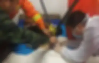 Organ Vital Pria Ini Tersangkut Cincin Baja, Petugas Medis yang Kewalahan Akhirnya Panggil Pemadam Kebakaran, Lalu Gunakan Alat Berat Ini untuk Melepaskannya