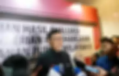 Tiga orang dekat Menpan RB Tjahjo Kumolo diketahui positif menderita corona padahal tak pernah bepergian ke luar negeri