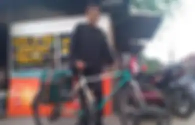 Usianya Sudah 94 Tahun, Begini Kisah Abah Landoeng, Inspirasi Lagu 'Oemar Bakri'nya Iwan Fals, Hingga Kini Masih Bersepeda, Bahkan Bersepeda ke Tanah Suci