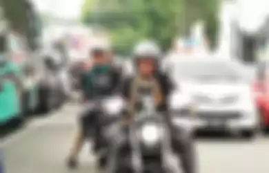 Ustadz Abdul Somad riding naik moge Harley-Davidson Forty-Eight