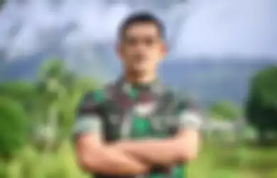 Mayor Inf Sulaiman Hardiman, anggota TNI yang memutuskan untuk pensiun dini dari jabatannya sebagai Kasi Ren Ops Lat Bag Lat Rindam XVII Cenderawasih setelah 16 tahun mengabdi.