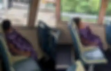 Pilu! Tertangkap Kamera, Seorang Bocah Habis Disunat Naik Angkutan Umum Sendirian, Tak Disangka Ada Kisah di Baliknya yang Bikin Iba