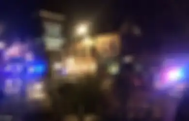 Akibat Sedikit Cekcok, Pria Ini Kemudian Membakar Dirinya Sendiri Di Sebuah Lahan Parkir, Para Pria Pemabuk Ini Harus Melakukan Aksi Heroik, Lihat Bagaimana Aksinya