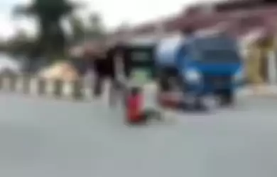 Kejadian yang bisa dijadikan pelajaran, selalu waspada dan konsentrasi saat kendarai motor. 