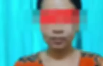 ZA, janda Desa Larangan Barma yang ditangkap Polres Sumenep karena membuat video porno sendiri di kamar pribadinya