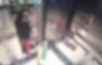 Bawa Anak Majikannya Naik Lift Babysitter Ini Lambaikan Tangannya pada Orang Tuanya, Setelah Pintu Lift Tertutup Hal Mengerikan Ini Terjadi