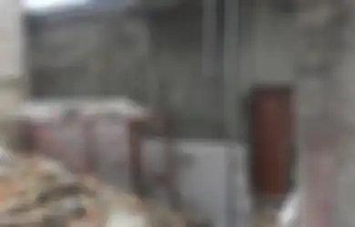 Diancam 3 Laki-laki Berbadan Besar: Kisah Pilu Ko Ayun yang Rumahnya Terkepung Bangunan Proyek, Begini Aturan Hukum tentang 'Tanah Helikopter'
