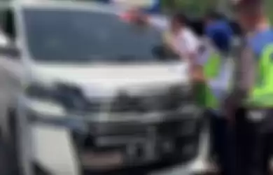 Jakarta tahun depan mulai terapkan aturan hapus data kendaraan yang masih nekat nggak bayar pajak 2 tahun setelah STNK mati. 