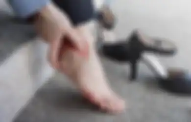 Coba Perhatikan Apakah Kaki Anda Bengkak Setelah Duduk Lama di Perjalanan? Coba   Gunakan Bahan Alami Ini untuk Solusinya!