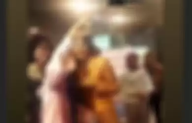 Gista Putri tampak berfoto saat di acara Dharma Wanita