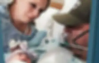 Sang Ayah Divonis Usianya Hanya Tinggal Seminggu, Sang Ibu Lahirkan Bayinya 15 Hari Sebelum Waktunya, Pertemuan Ayah dan Anak Ini Penuh Deru Air Mata