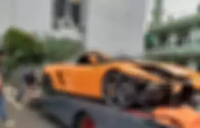 Lamborghini Gallardo milik AM saat dibawa sebagai barang bukti nampak tak utuh