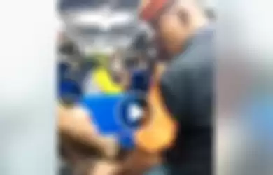 Screenshot video viral polsuska paksa turun anak punk dalam kereta api