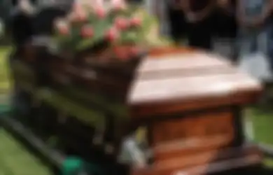 Sebulan Setelah Jenazah Anaknya Dimakamkan, Orang Tua Ini Terkejut Sekaligus Sedih  Rumah Sakit Datang dan Ungkap Fakta yang Membuat Makam Anaknya Harus Dibongkar