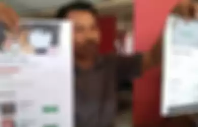 Kuasa Hukum Widhiantoro, Joko Susanto, menunjukkan salinan tangkapan layar akun Grabe fiktif (kanan) dan akun asli kedai Kopigrafi di Purwokerto, Kabupaten Banyumas, Jawa Tengah, Jumat (27/12/2019).