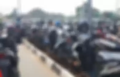 Maling helm di parkiran motor Bandara Soekarno-Hatta tertangkap.