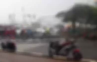 Papan reklame di Jalan Daan Mogot roboh, tewaskan 1 orang pengemudi ojol (28/12/2019).