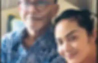 KD bersama sang ayah saat di Bali